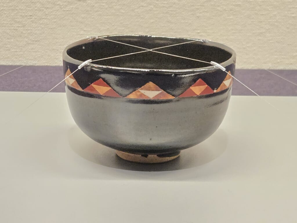色絵鱗文茶碗 野々村仁清作。江戸時代・17世紀、新町三井家旧蔵